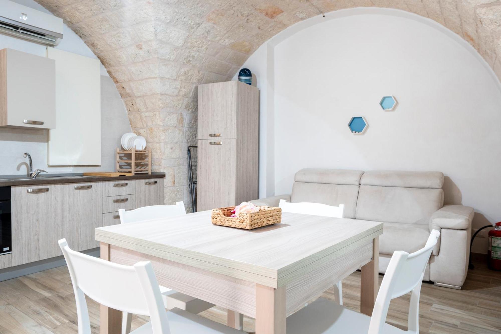 Casa Sardella, In Pieno Centro Storico A 300 Mt Dal Mare Apartamento Monopoli Exterior foto