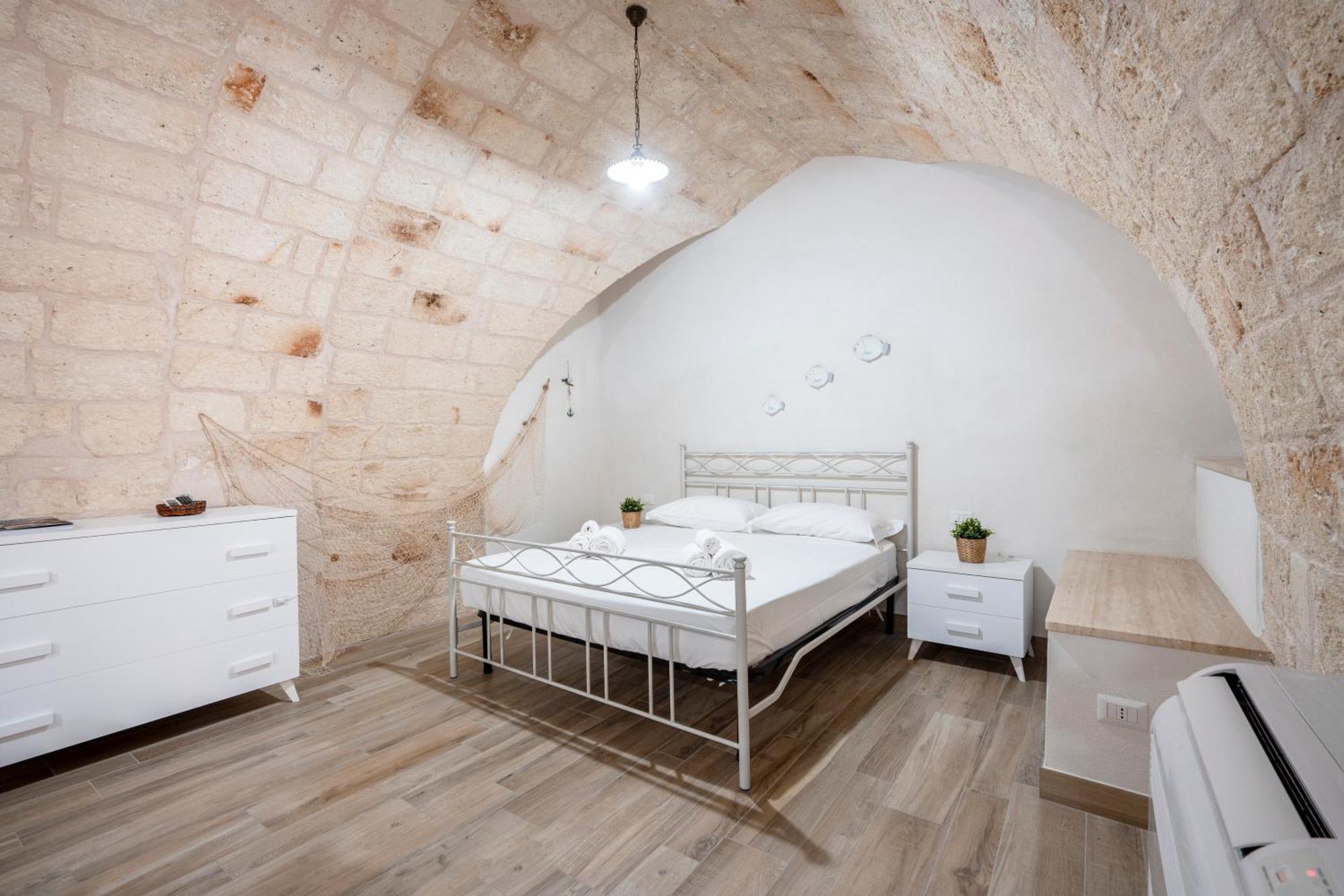 Casa Sardella, In Pieno Centro Storico A 300 Mt Dal Mare Apartamento Monopoli Exterior foto