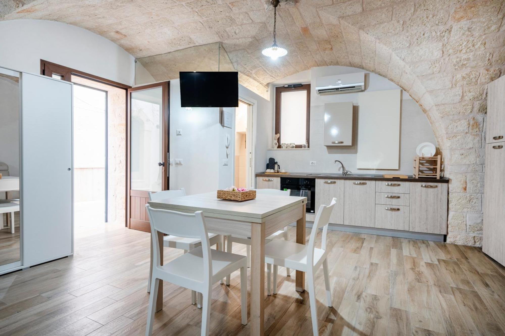 Casa Sardella, In Pieno Centro Storico A 300 Mt Dal Mare Apartamento Monopoli Exterior foto