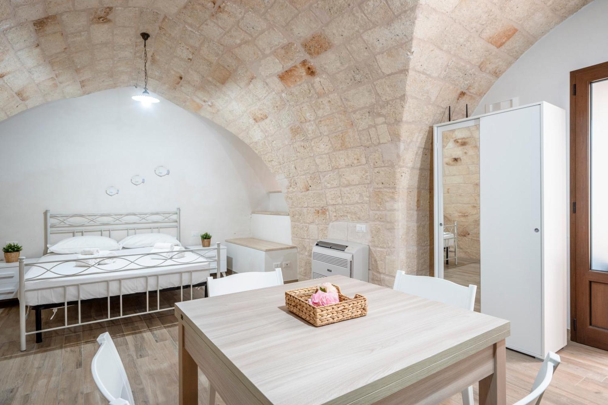 Casa Sardella, In Pieno Centro Storico A 300 Mt Dal Mare Apartamento Monopoli Exterior foto